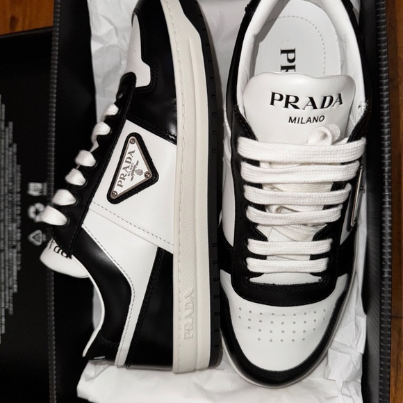 PRADA NEW BLACK AND WHITE WOMENS LOGO SNEAKERS - Picture 2 of 10